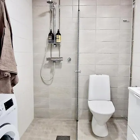 Modern Near Tampereen Messukeskus, With Own Private And Free Parking *