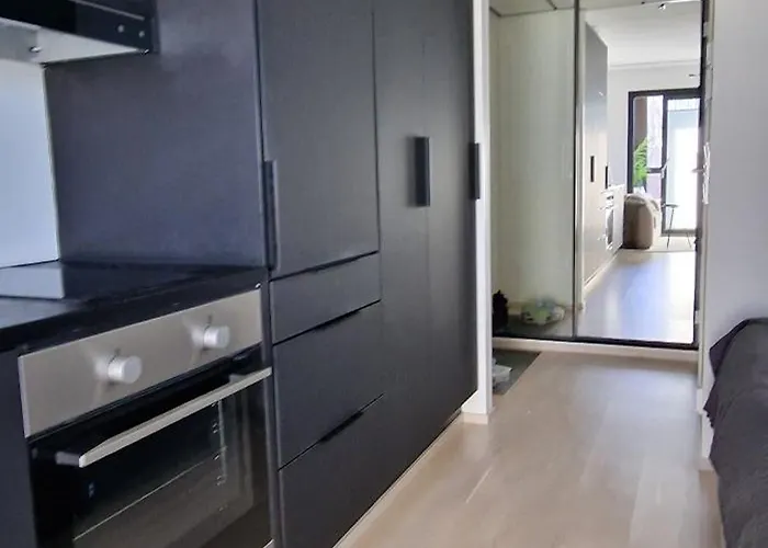 Modern Near Tampereen Messukeskus, With Own Private And Free Parking Apartamento Tampere